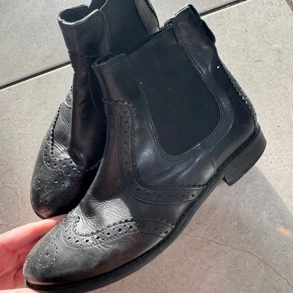 Carvela Kurt Geiger Chelsea leather black Ankle Boots brogue - Picture 2 of 6